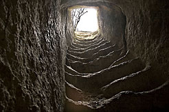 Лестница осадного колодца пещерного города Эски-Кермен.