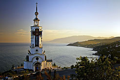 Храм-маяк в селе Солнечногорское по дороге из Судака в Алушту.
