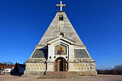 Свято-Никольский православный храм на Братском кладбище Крымской войны в Севастополе.