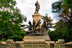 Памятник Эдуарду Тотлебену на Историческом бульваре в Севастополе.