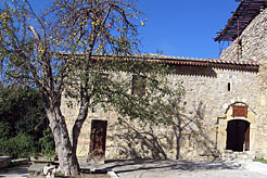 Площадка у главного входа в армянский монастырь Сурб-Хач.