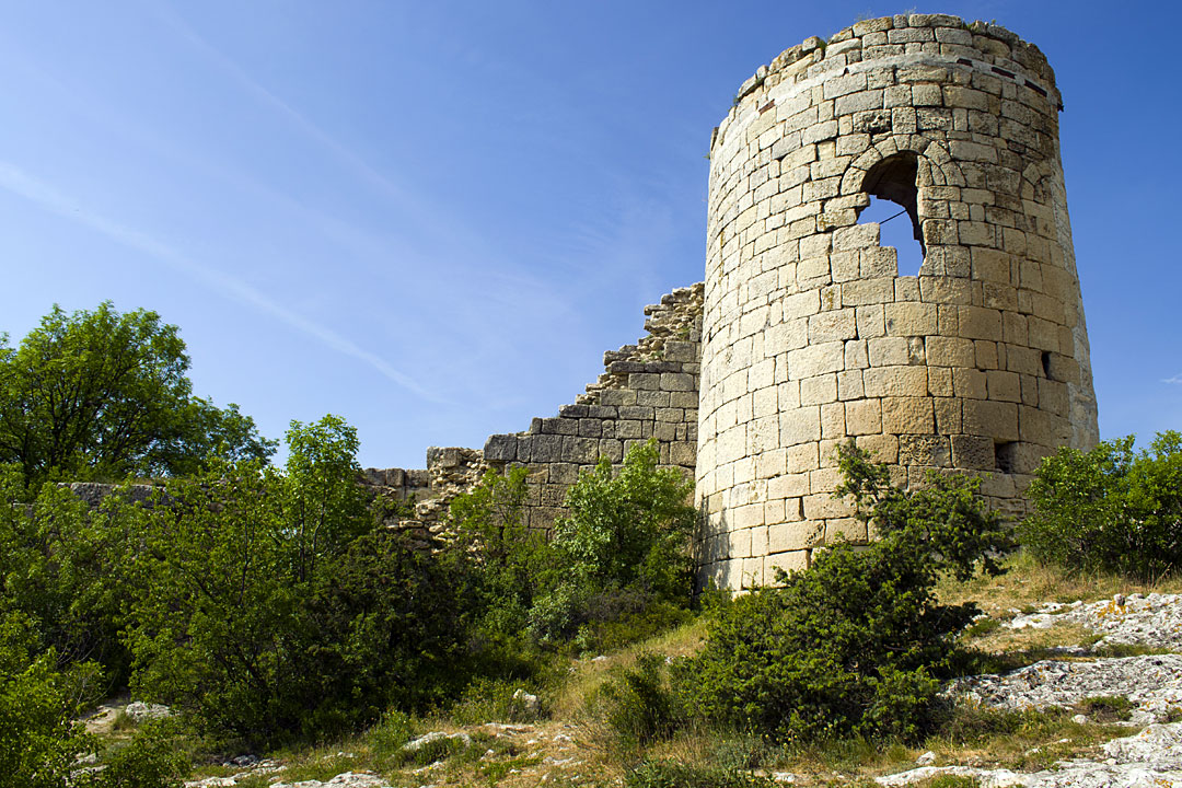 Сюйреньская крепость (Крым), в средневековье феодальный замок владетеля окрестных сёл.