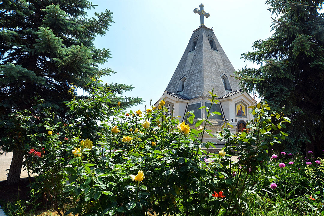 Свято-Никольский храм в Севастополе.